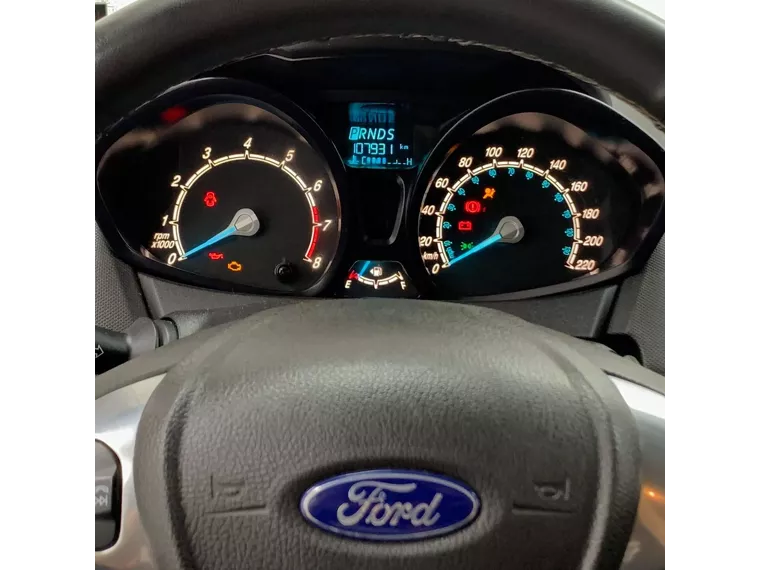 Ford Fiesta Vermelho 14