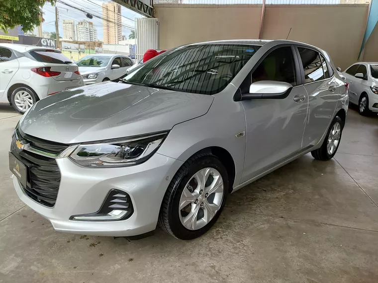 Chevrolet Onix Prata 12