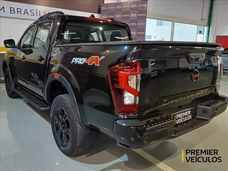 Nissan Frontier Preto 13