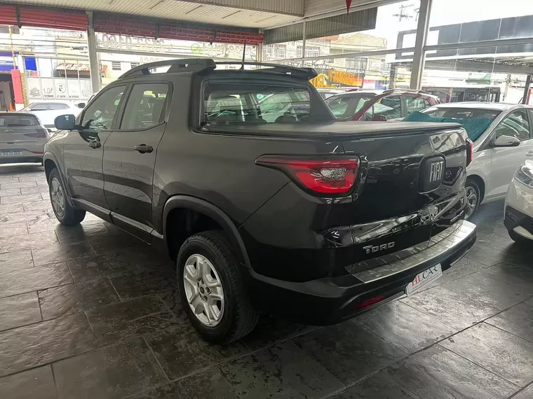 Fiat Toro Preto 8