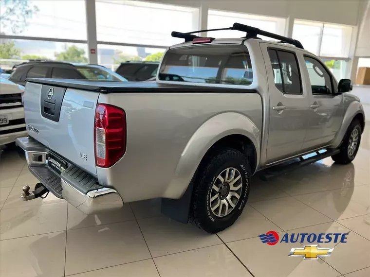 Nissan Frontier Prata 2