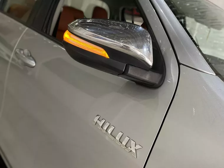 Toyota Hilux Prata 9