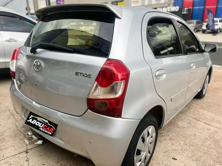 Toyota Etios Prata 1