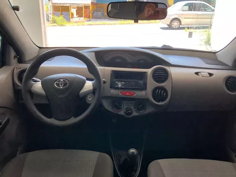 Toyota Etios Preto 7