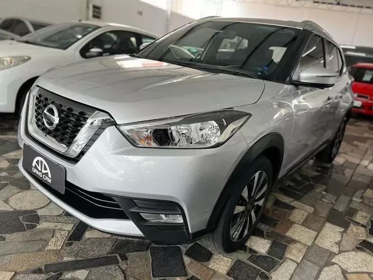 Nissan Kicks Prata 1