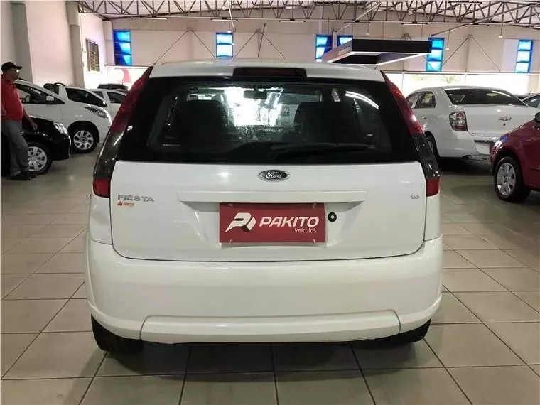 Ford Fiesta Branco 2