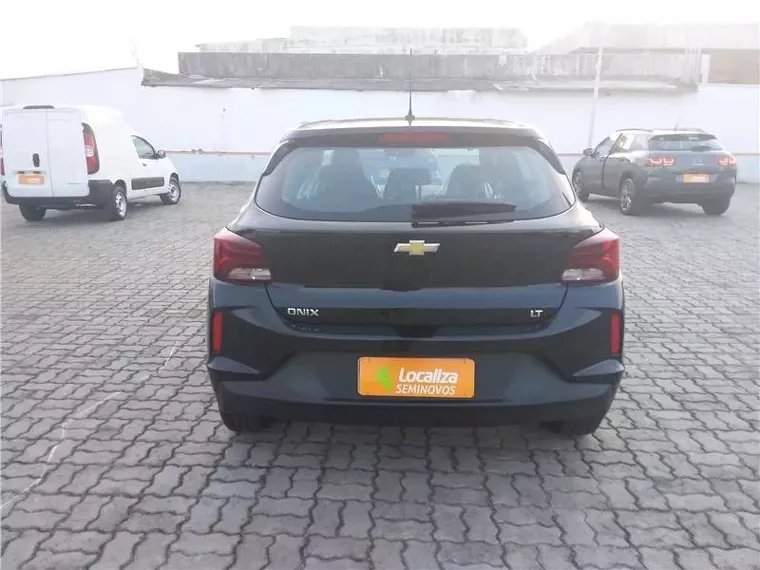 Chevrolet Onix Preto 5