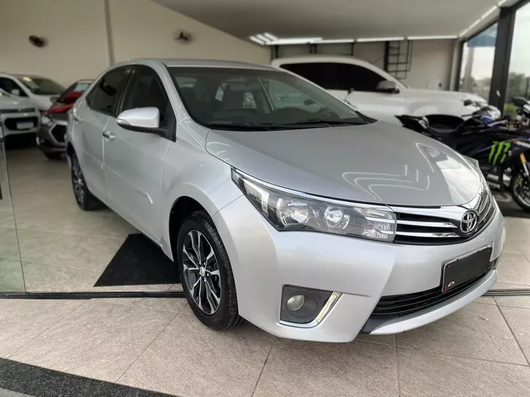 Toyota Corolla Prata 3