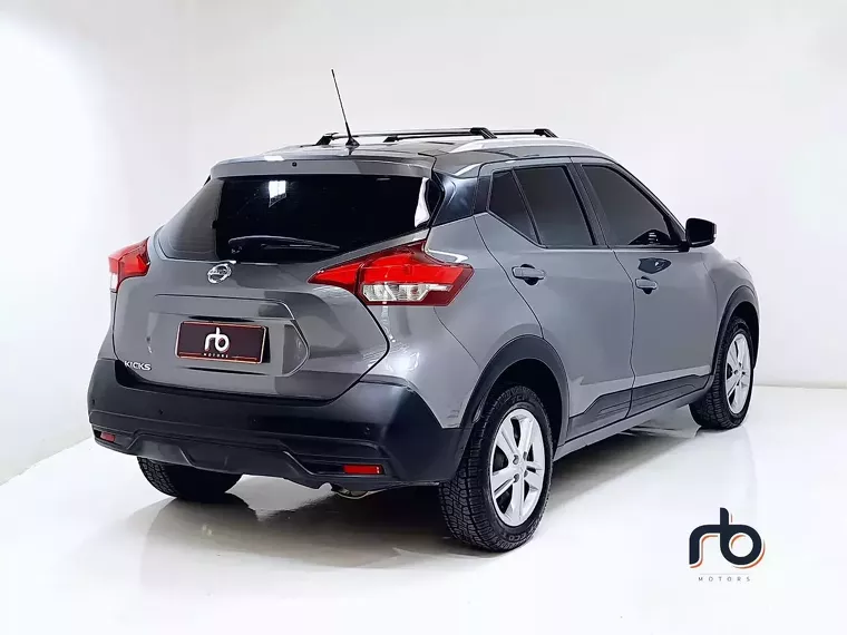 Nissan Kicks Cinza 2