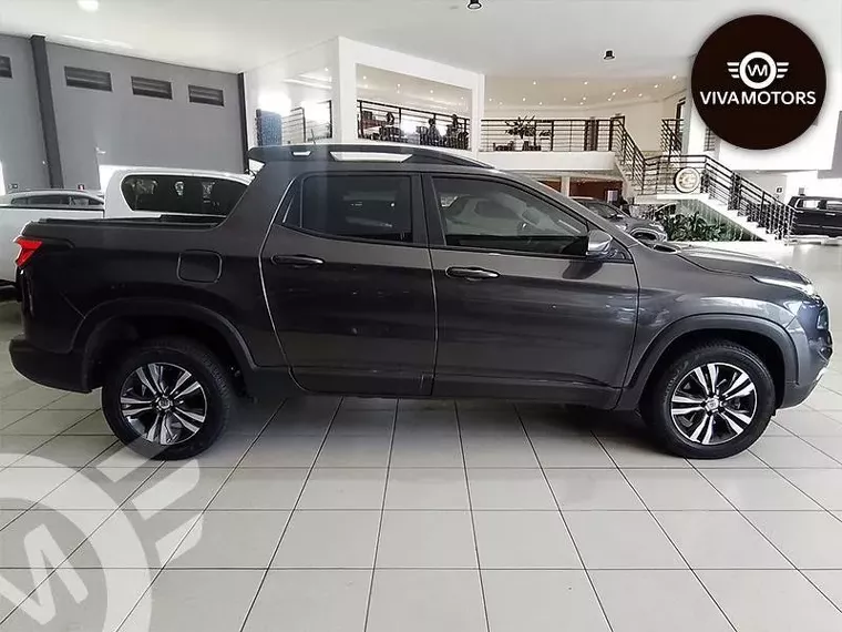 Fiat Toro Cinza 11