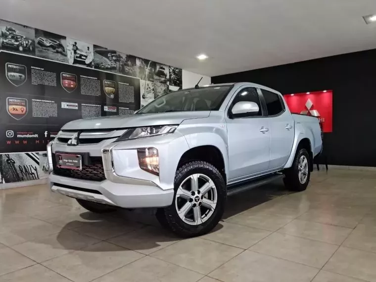 Mitsubishi L200 Triton Prata 6