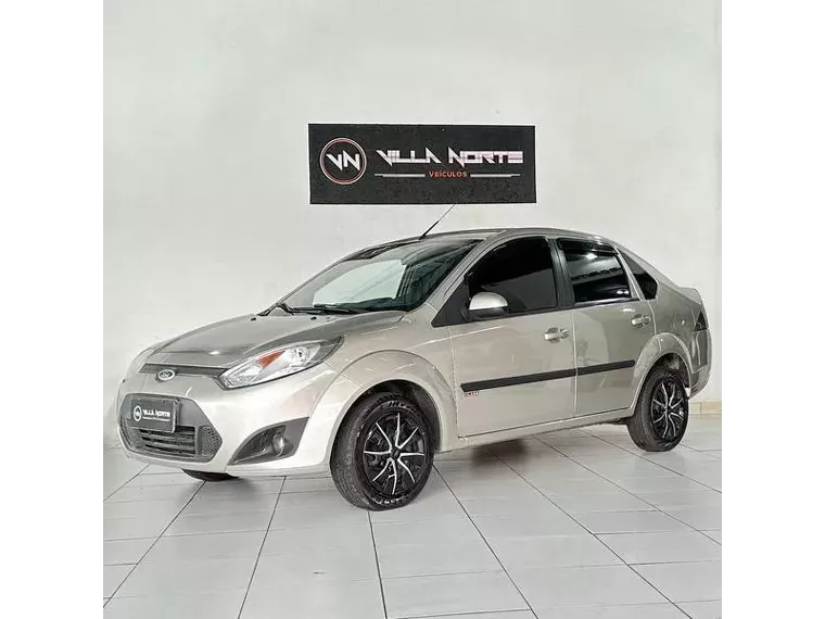 Ford Fiesta Prata 14