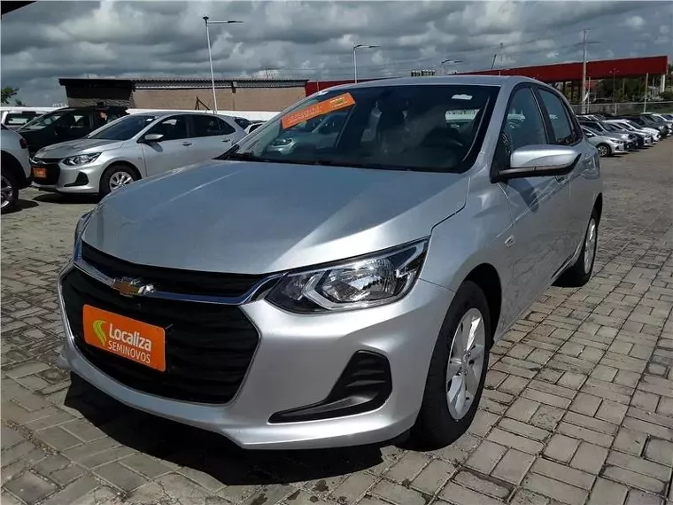 Chevrolet Onix Prata 5