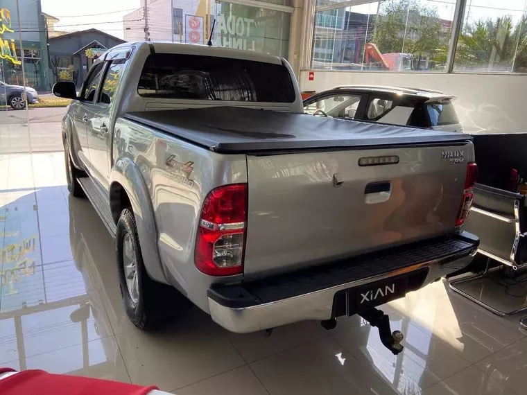 Toyota Hilux Prata 3