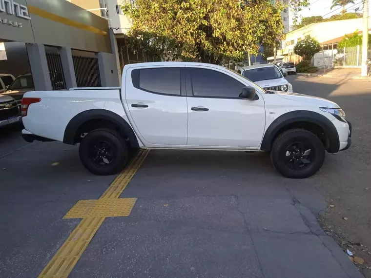 Mitsubishi L200 Outdoor Branco 7