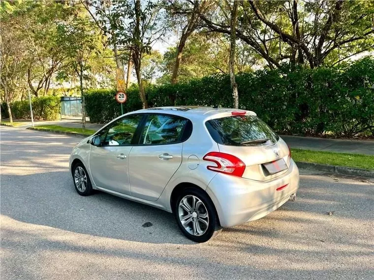 Peugeot 208 Prata 9