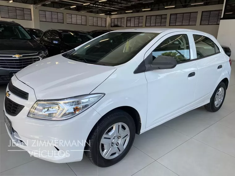 Chevrolet Onix Branco 17