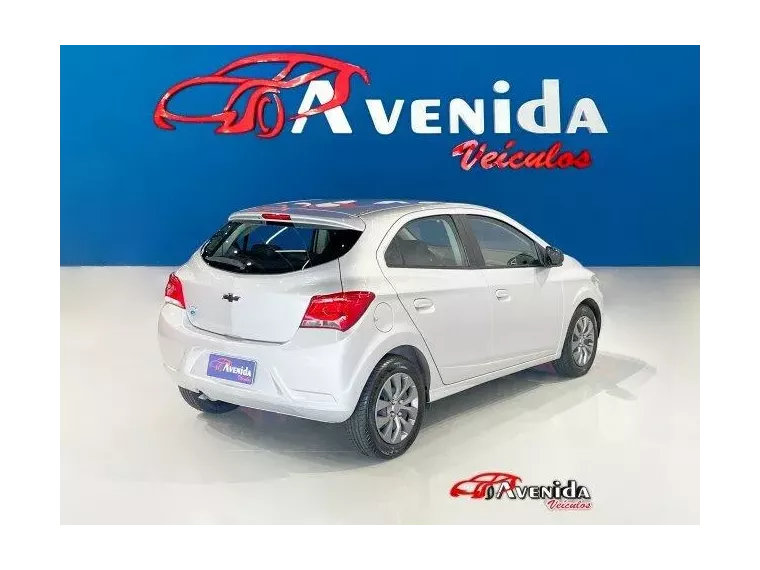 Chevrolet Onix Prata 2