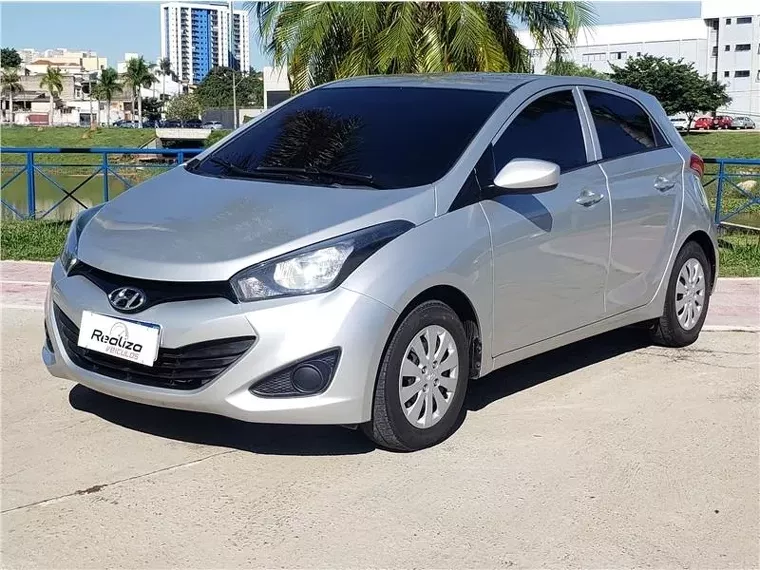 Hyundai HB20 Prata 3