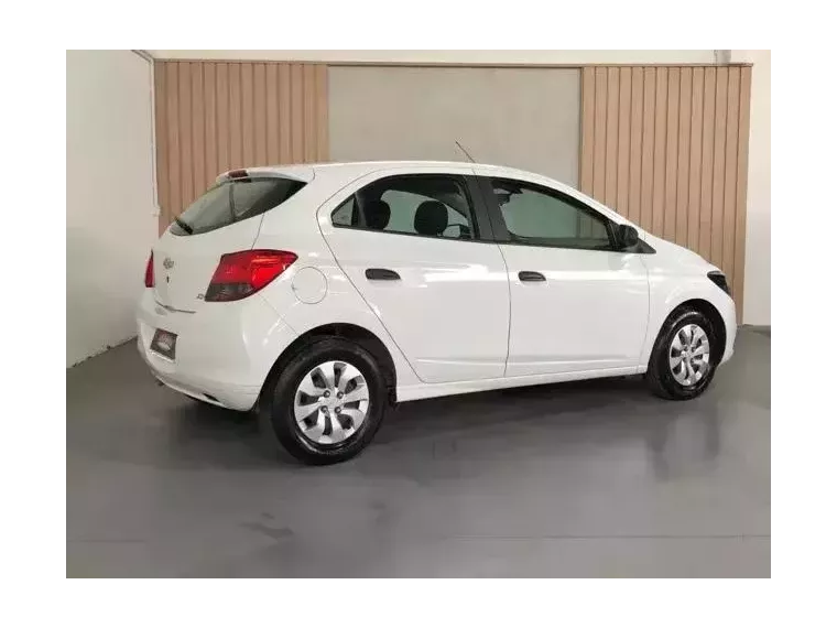 Chevrolet Onix Branco 9