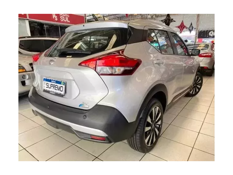 Nissan Kicks Prata 2