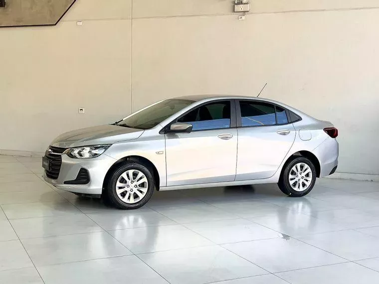 Chevrolet Onix Prata 1