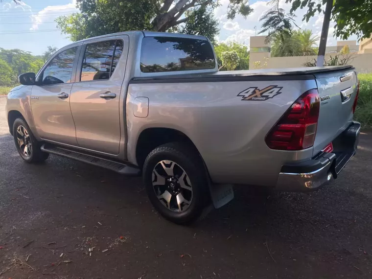 Toyota Hilux Prata 2