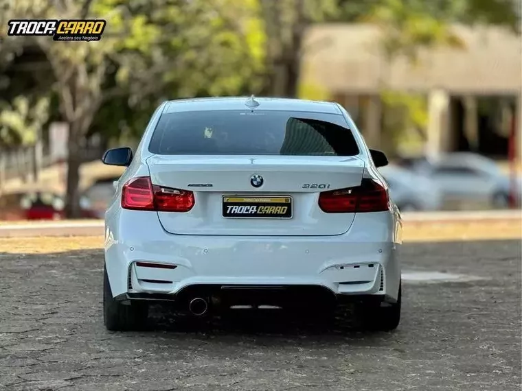 BMW 320i Branco 3