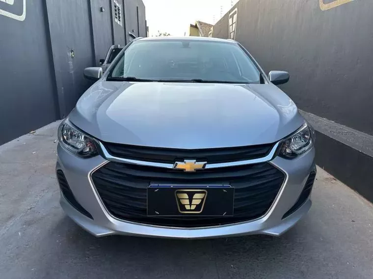 Chevrolet Onix Prata 4