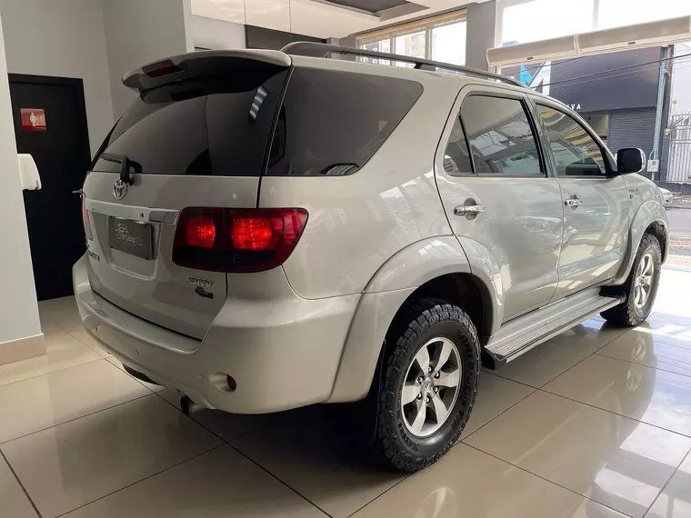 Toyota Hilux SW4 Prata 17