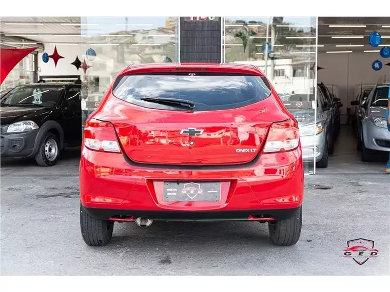 Chevrolet Onix Vermelho 8