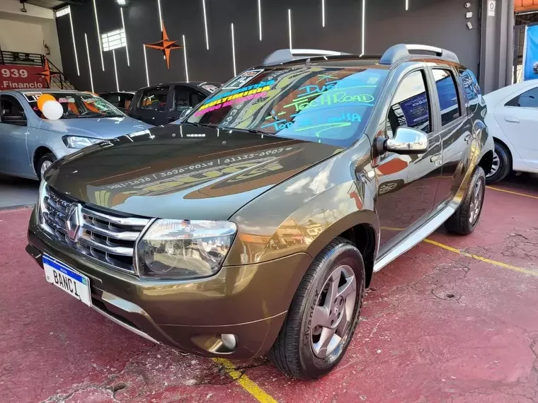 Renault Duster Verde 1