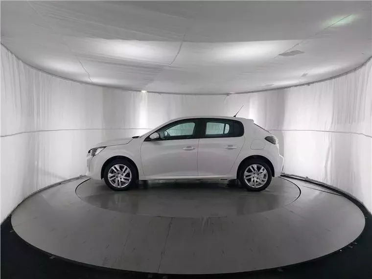 Peugeot 208 Branco 11