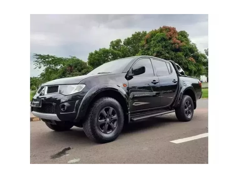 Mitsubishi L200 Triton Preto 1