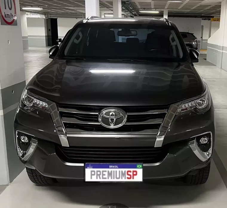 Toyota Hilux SW4 Cinza 8