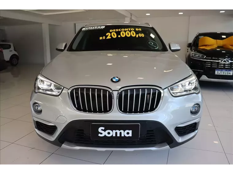 BMW X1 Prata 11