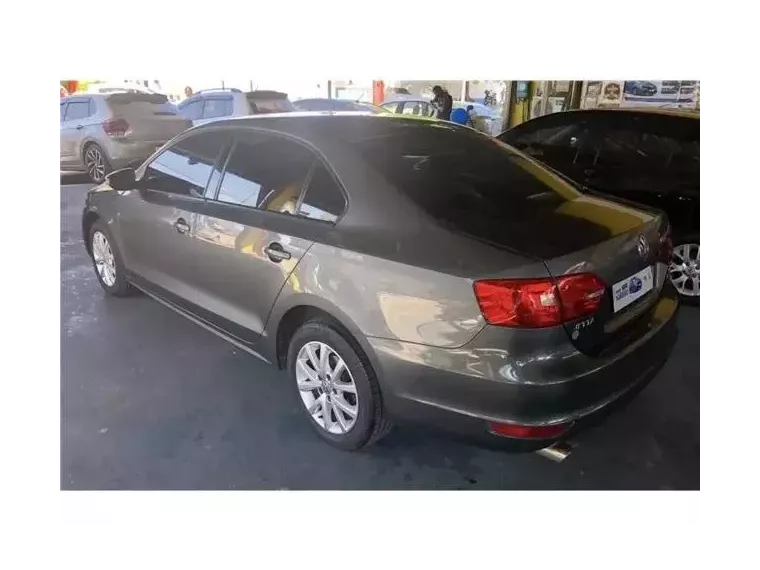 Volkswagen Jetta Cinza 1