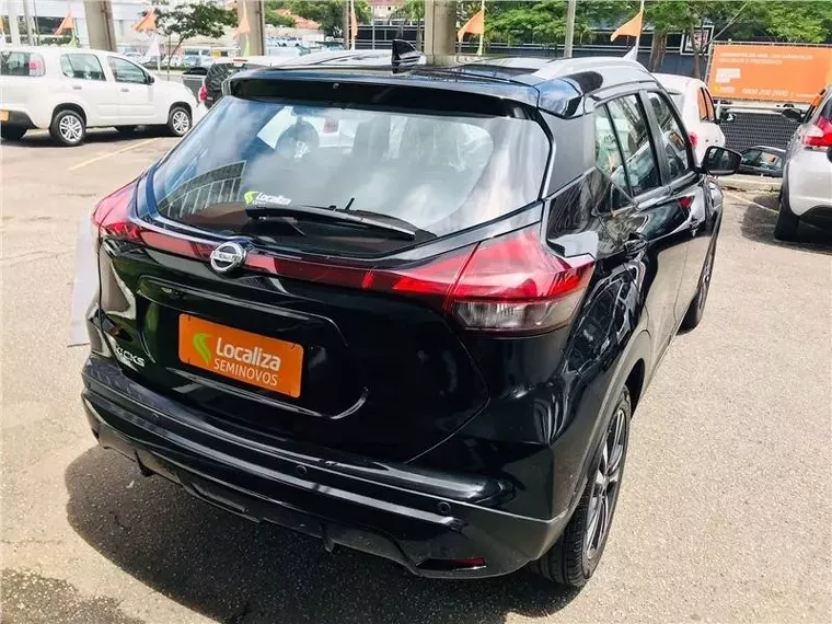 Nissan Kicks Preto 12