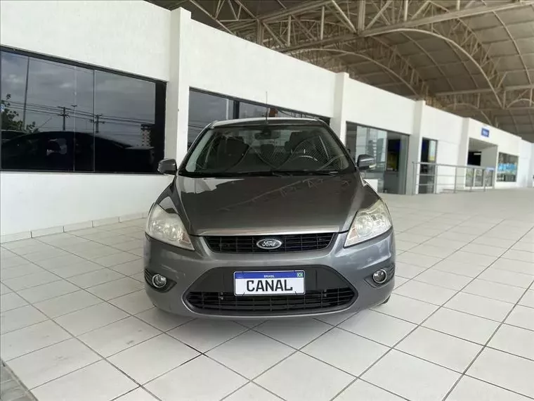 Ford Focus Cinza 1