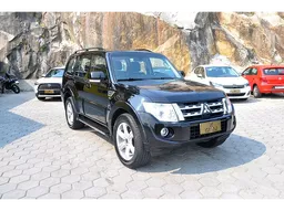 Mitsubishi Pajero Full