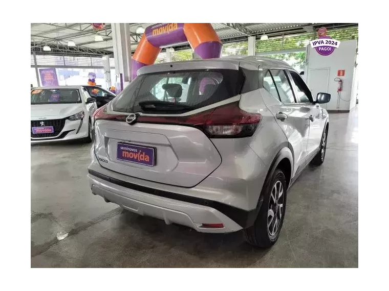 Nissan Kicks Prata 2