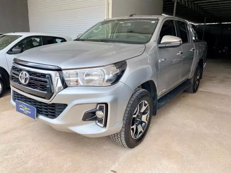 Toyota Hilux Prata 1