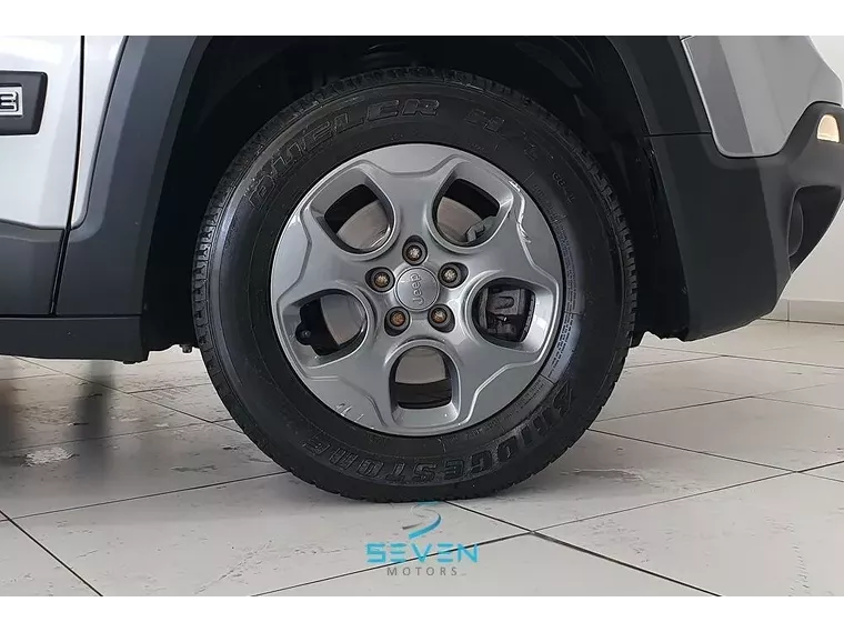 Jeep Renegade Prata 18