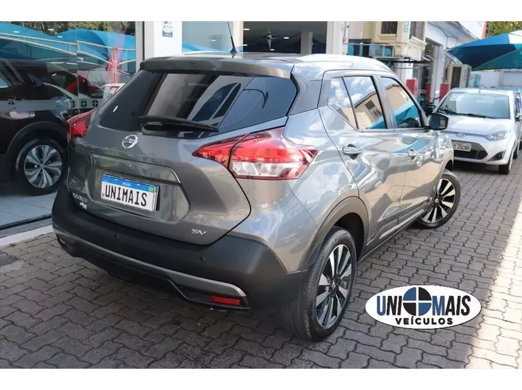 Nissan Kicks Cinza 3