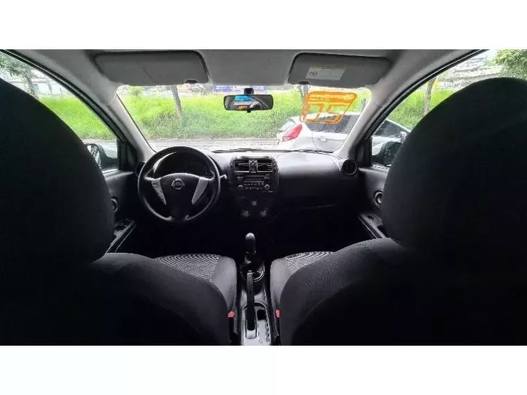 Nissan Versa Branco 9