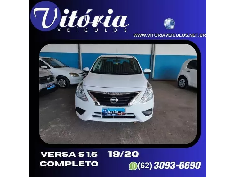 Nissan Versa Branco 10