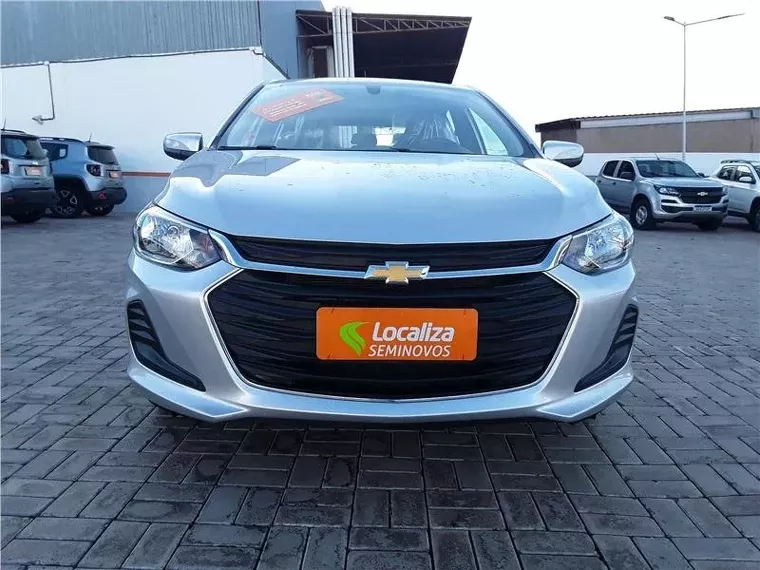 Chevrolet Onix Prata 4