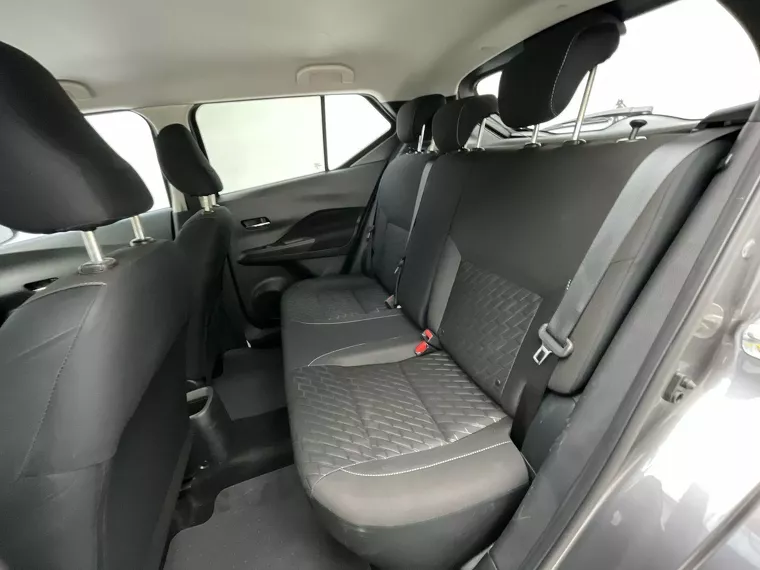 Nissan Kicks Cinza 15