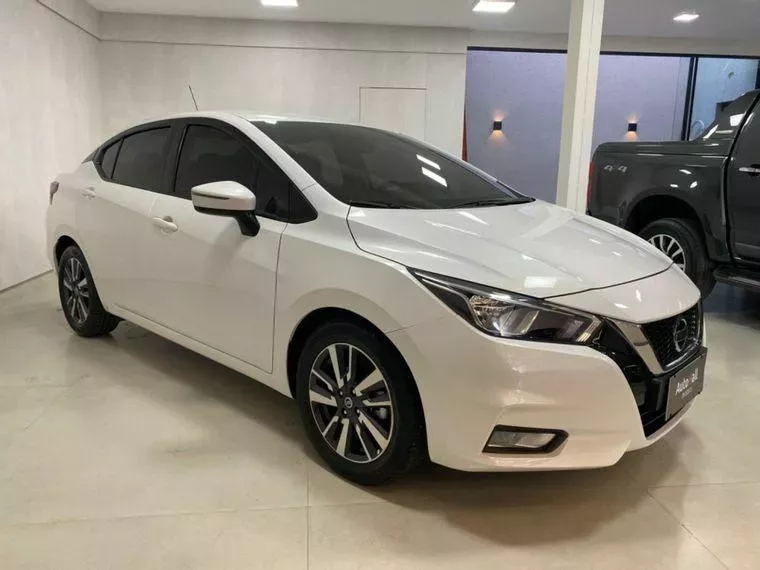 Nissan Versa Branco 1