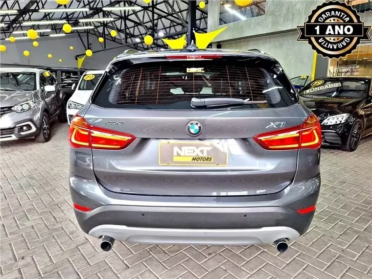 BMW X1 Cinza 14